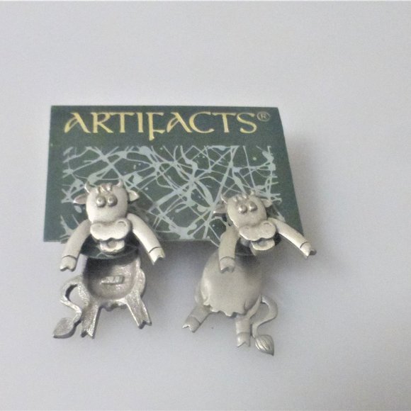 Artifacts PEWTER COW EARRINGS Movable Body Pierced Earrings Cow Collection Moo - Picture 1 of 6